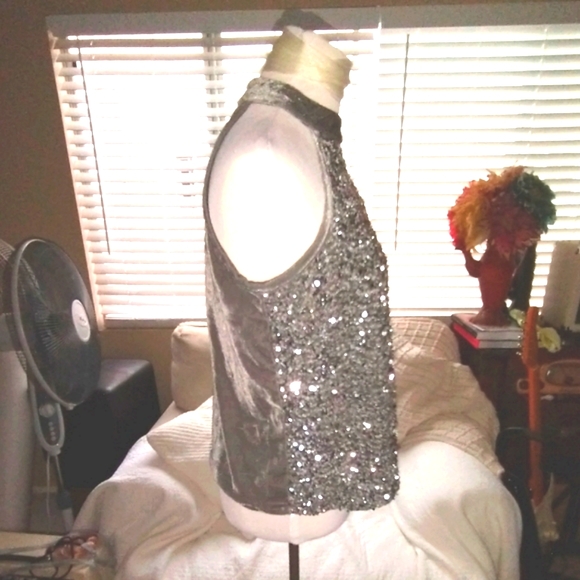 Cable & Gauge Sequin Velvet Halter Top - Picture 9 of 9